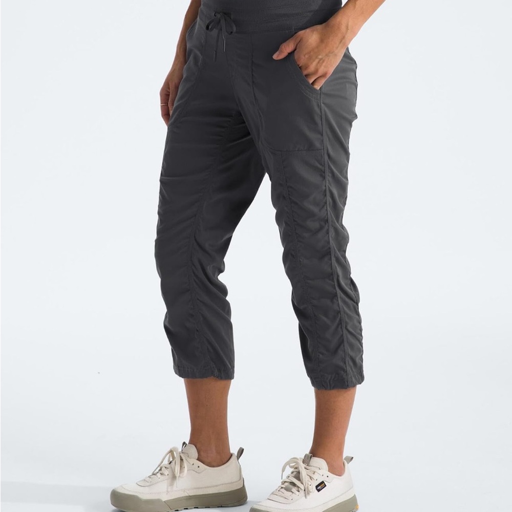 North face Aphrodite asphault Gray Cropped Jogger Pants